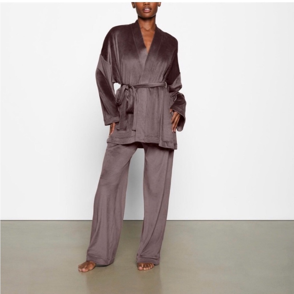 SKIMS ROBE TOP velour amethyst